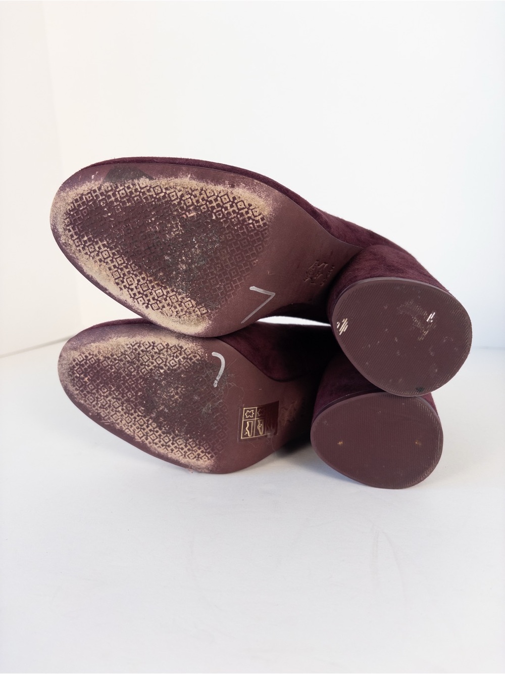Tory Burch Lucia Suede Pumps in Burgundy Fig - Picture 13 of 14